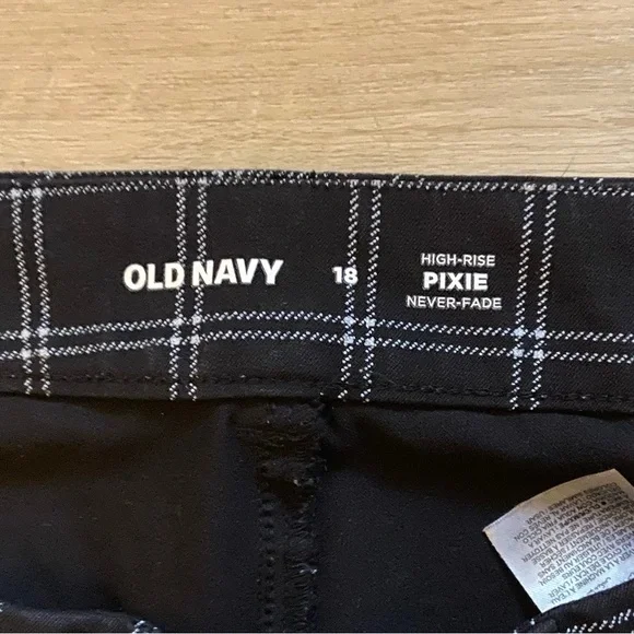 Old Navy High Rise Pixie Pants - Picture 3 of 5